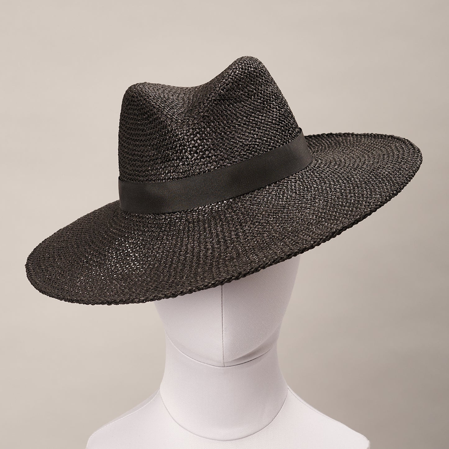BERGMAN (BLACK STRAW)