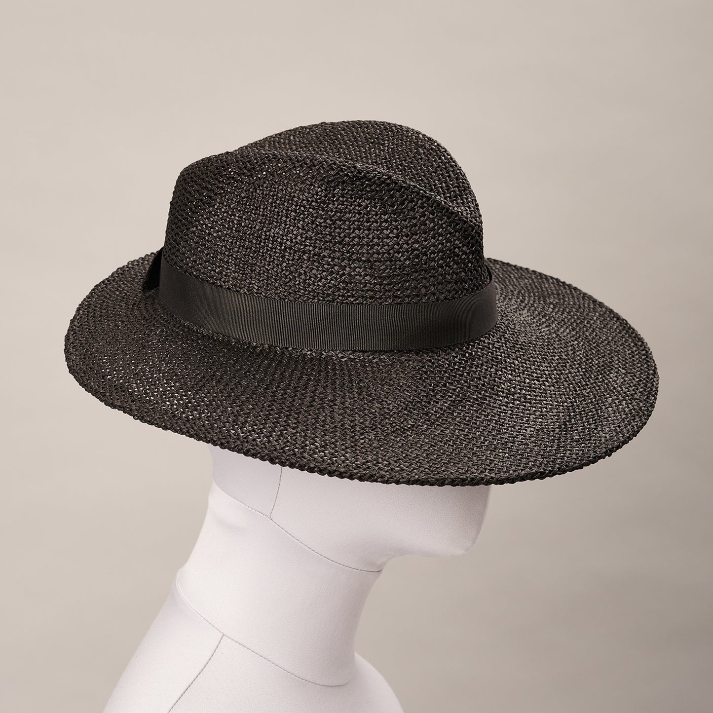 BERGMAN (BLACK STRAW)