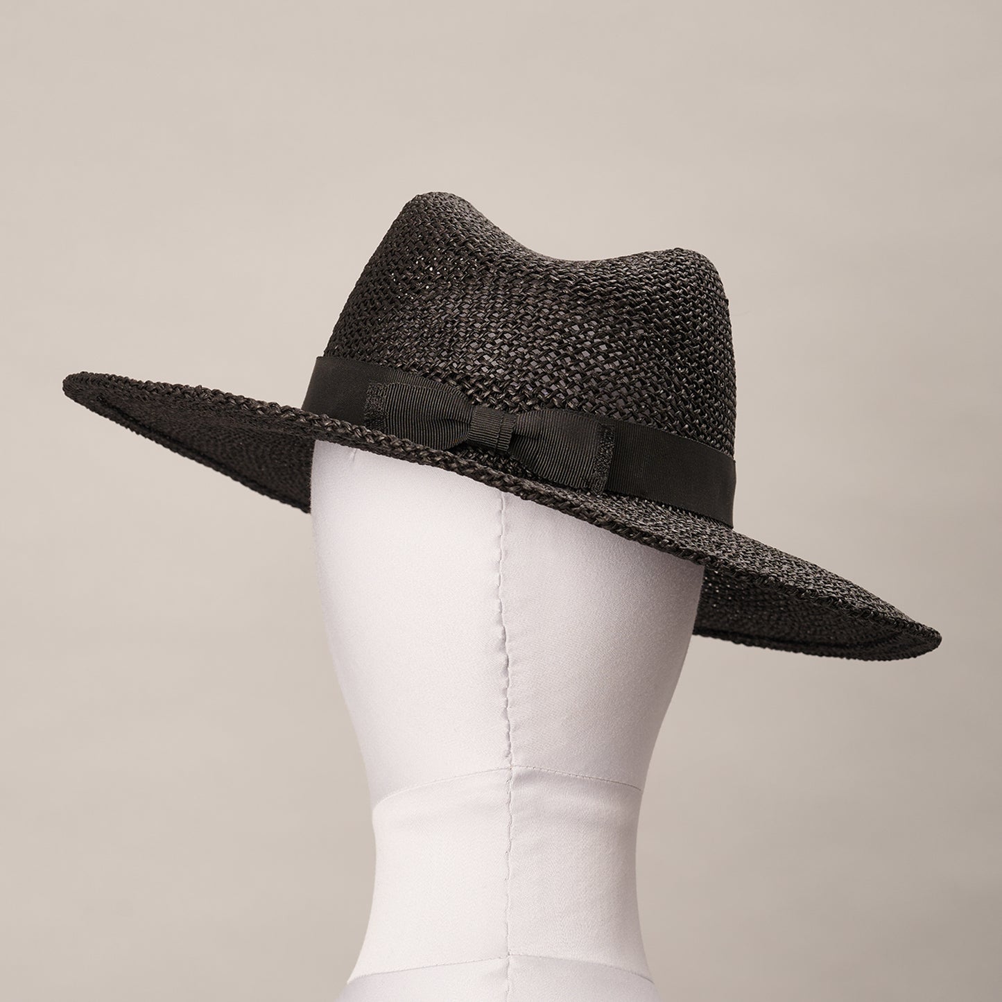 BERGMAN (BLACK STRAW)