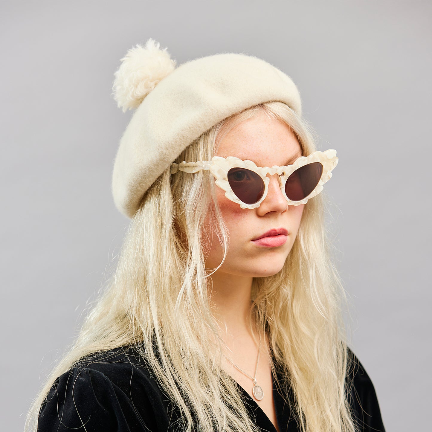 LEO BERET (IVORY)