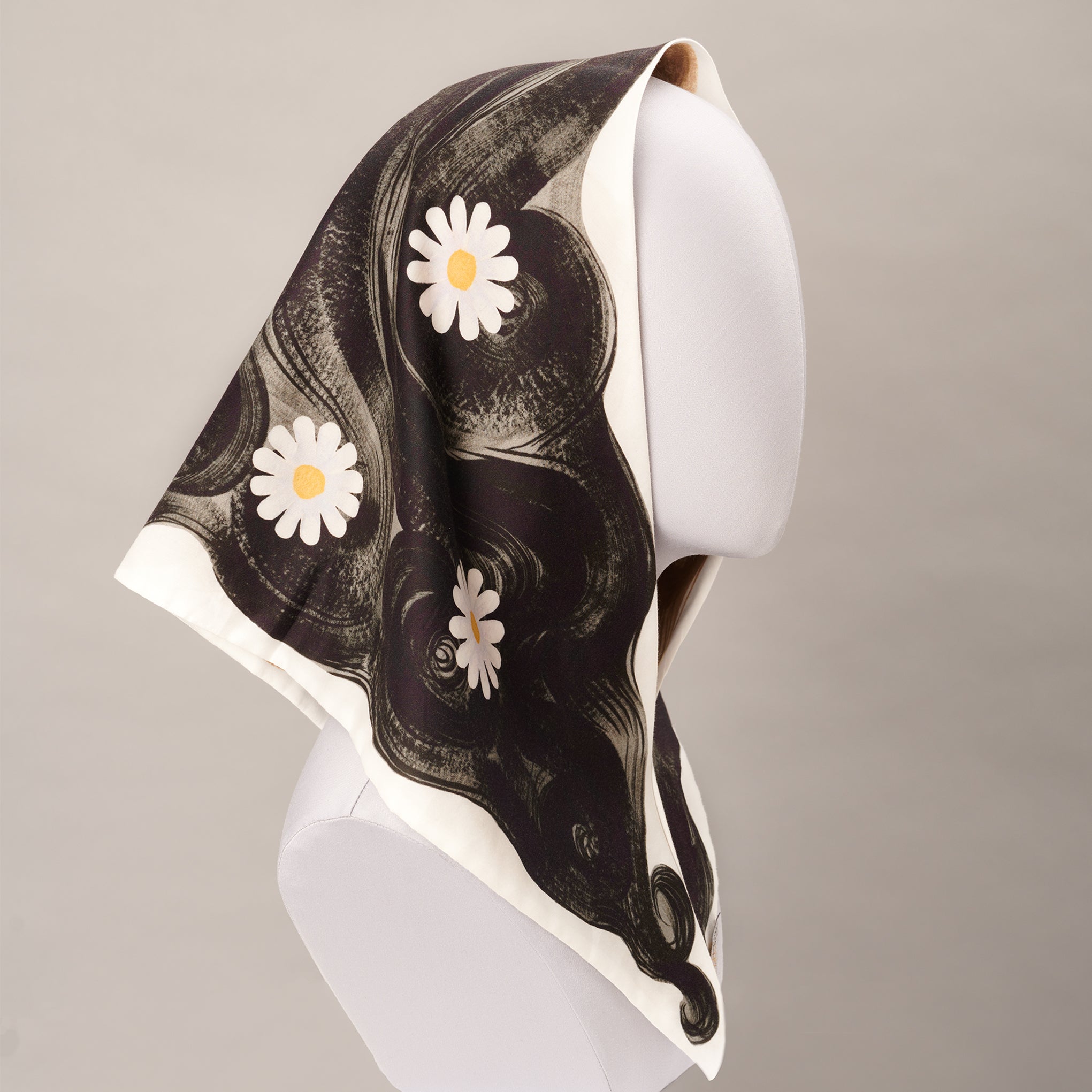 NECIA SCARF